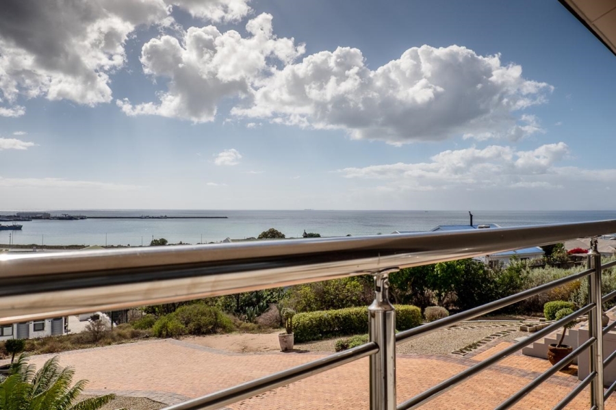 4 Bedroom Property for Sale in Britannica Heights Western Cape